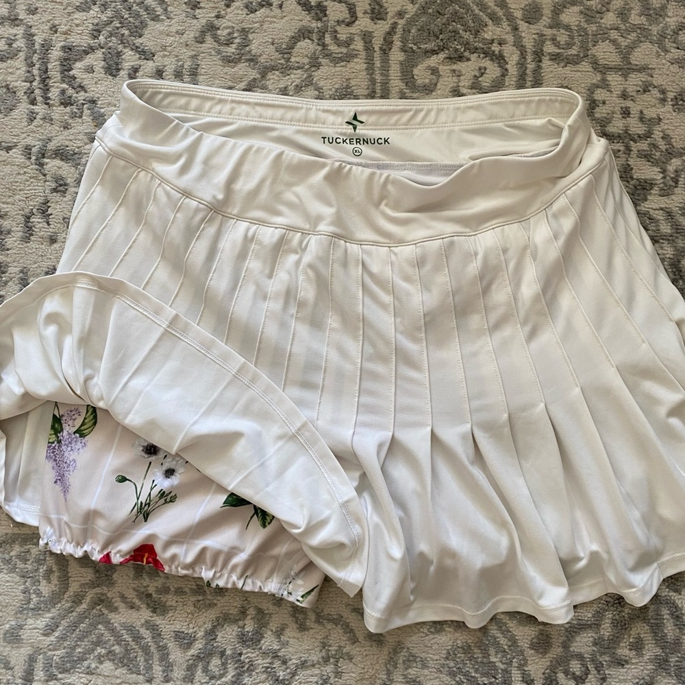 Tuckernuck White Pleated Athletic Tennis Skort Floral Print Shorts